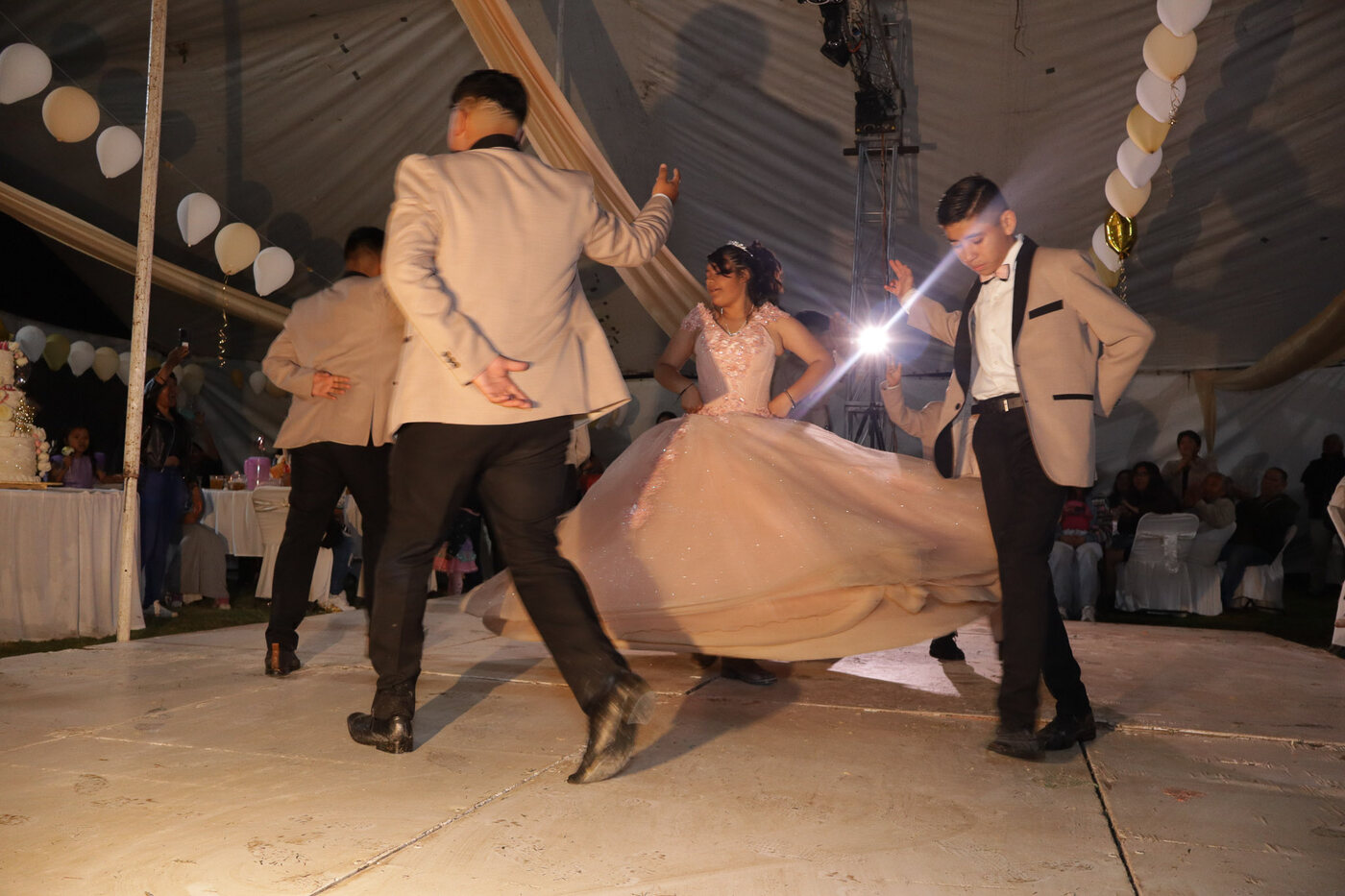 Baile sorpresa con los chambelanes